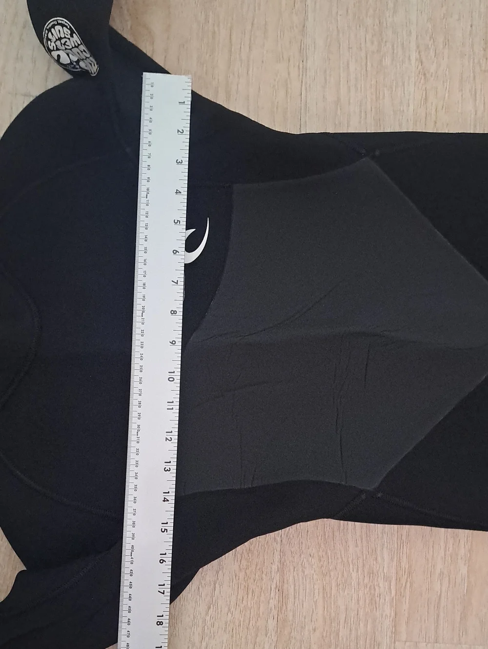 Rip Curl Men’s Black Long Sleeve Swim Rash Guard Wetsuit
